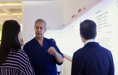 阿尔及利亚驻华大使及乌干达公使衔参赞一行会见尊龙凯时生物